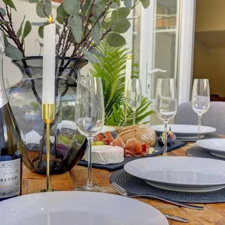 The Leyburn I Large Executive House I Great Dining Space I Parking I Garden I Close To Nec & 12 Mins To Airport I Ecoshort Term Let By Silva Birmingham