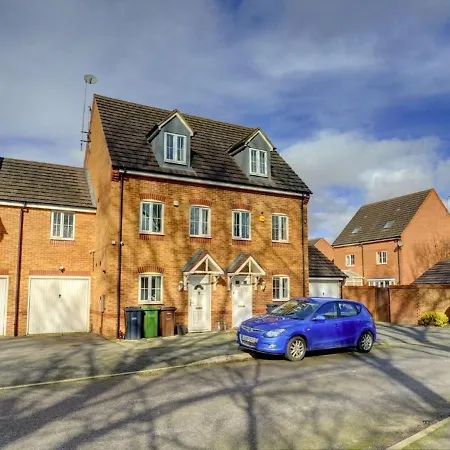 The Leyburn I Large Executive House I Great Dining Space I Parking I Garden I Close To Nec & 12 Mins To Airport I Ecoshort Term Let By Silva Villa Birmingham