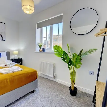Villa The Leyburn I Large Executive House I Great Dining Space I Parking I Garden I Close To Nec & 12 Mins To Airport I Ecoshort Term Let By Silva