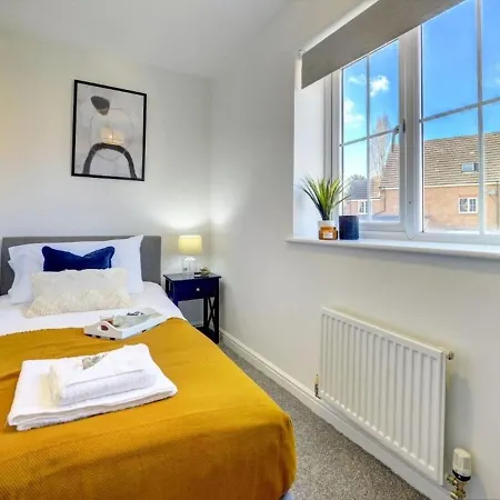Villa The Leyburn I Large Executive House I Great Dining Space I Parking I Garden I Close To Nec & 12 Mins To Airport I Ecoshort Term Let By Silva Birmingham